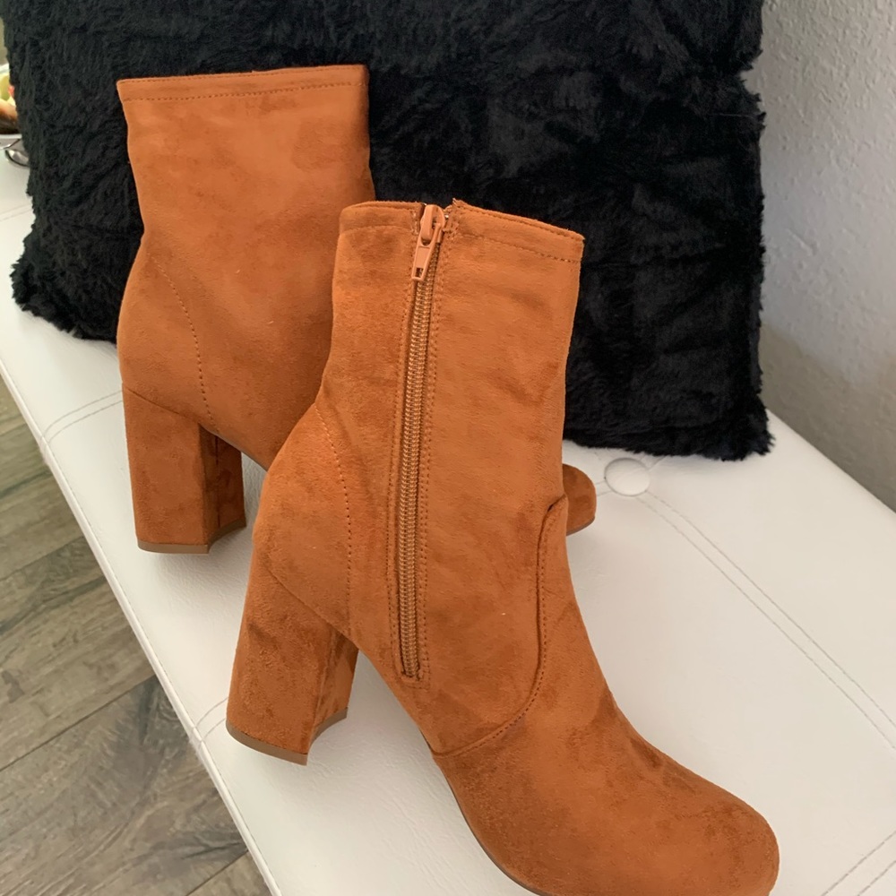 Shoes - Picture 2 of 4